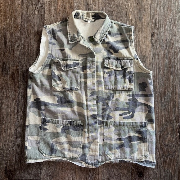 Jodifl small sleeveless camo top - Picture 1 of 7